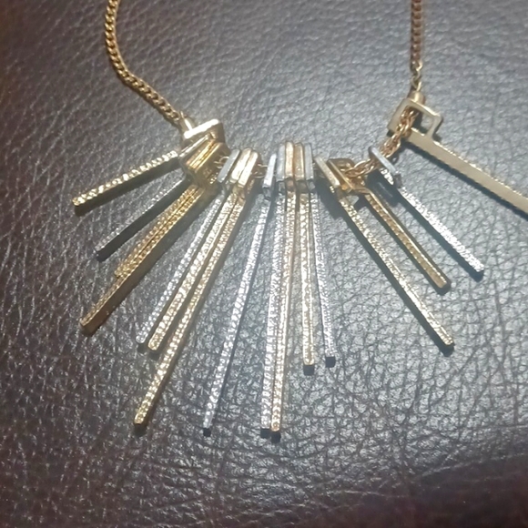 Neclace - Picture 2 of 4